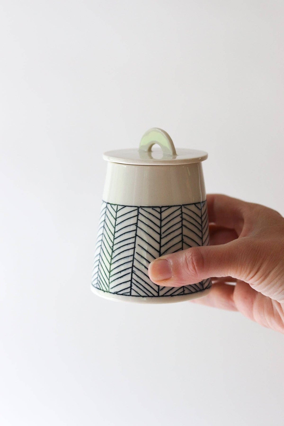 Elizabeth Benotti Ceramics - Herringbone Creamer + Sugar Set: White - PMA Store at the Portland Museum of Art, Maine