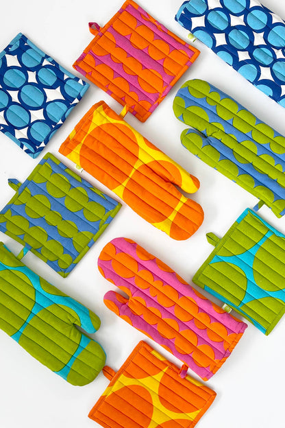 See Design - Oven Mitt & Potholder Set: Globe Yellow/Orange
