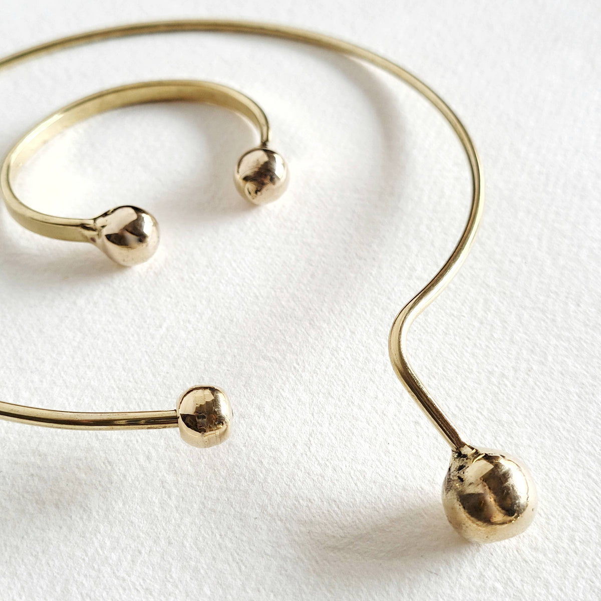 Bisjoux - Brass Drop sphere Collar necklace asymmetrical choker: Collar